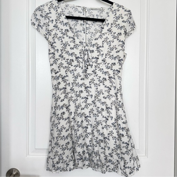 Abercrombie & Fitch Ditsy Floral Cap Sleeve Mini Lined Dress w Pockets Size M - Picture 2 of 7